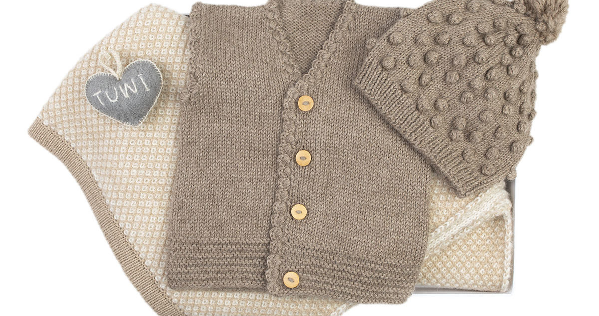 Tuwi Beige baby knitted gift set with vest, popcorn hat and blanket